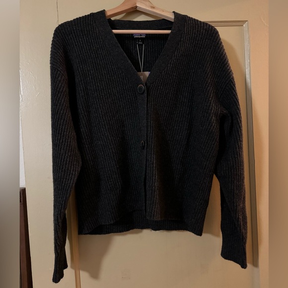 Patagonia women’s recycled wool cardigan - dark/heather grey - Picture 3 of 10